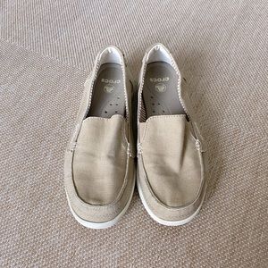crocs walu tan canvas loafer